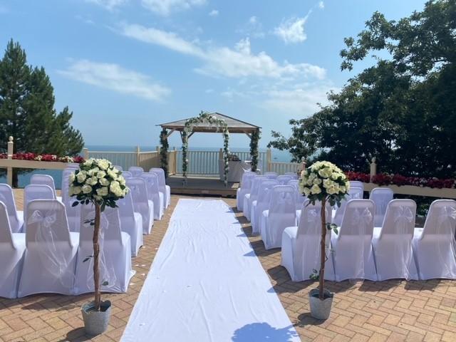 Outdoor wedding ceremony at the Osborne Hotel Torquay